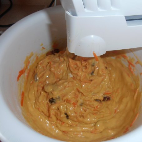 Krok 2 - Ciasto korzenne z marchewką i bakaliami foto