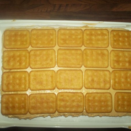 Krok 6 - Ciasto krówka z bitą śmietaną foto