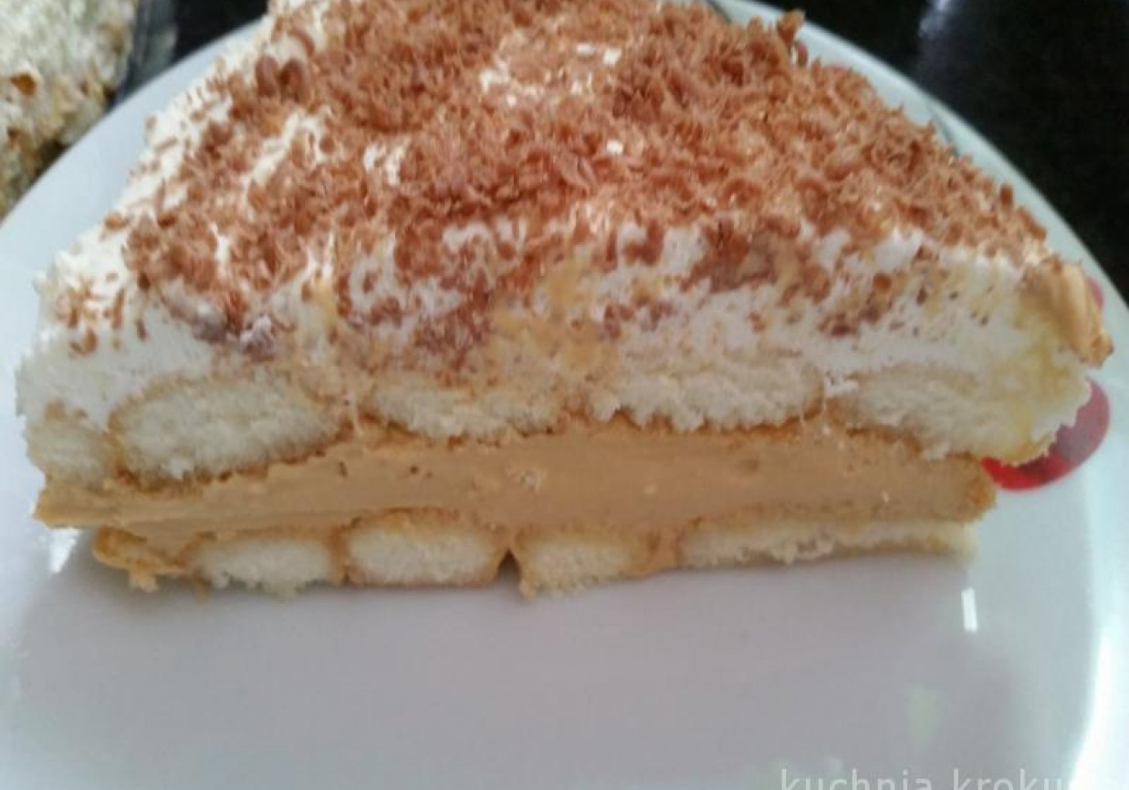 Ciasto krówka z bitą śmietaną foto