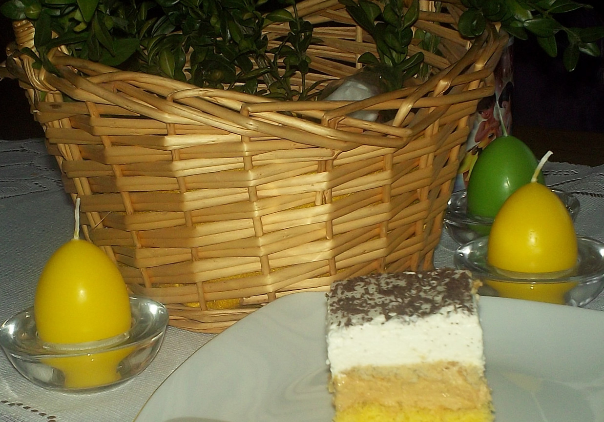 Ciasto krówka z bitą śmietaną foto