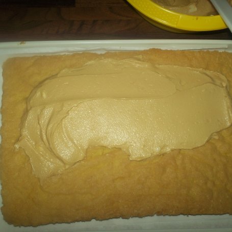 Krok 5 - Ciasto krówka z bitą śmietaną foto