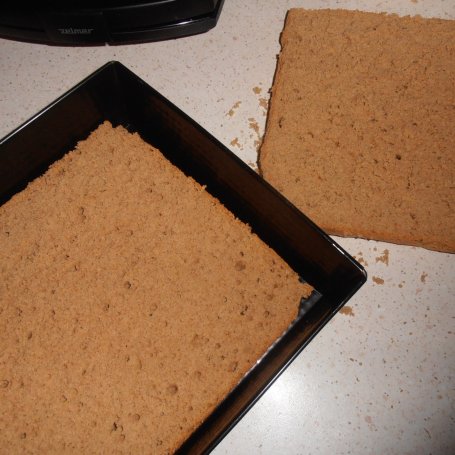 Krok 2 - Ciasto krówka z miodowym kremem i czekoladową pianką foto