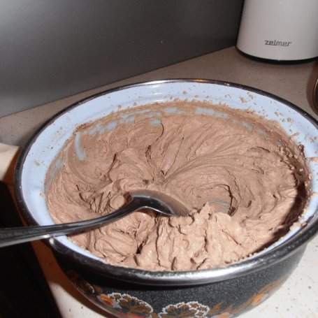 Krok 5 - Ciasto krówka z miodowym kremem i czekoladową pianką foto