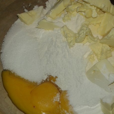 Krok 1 - Ciasto kruche z malinami i borówkami amerykańskimi foto