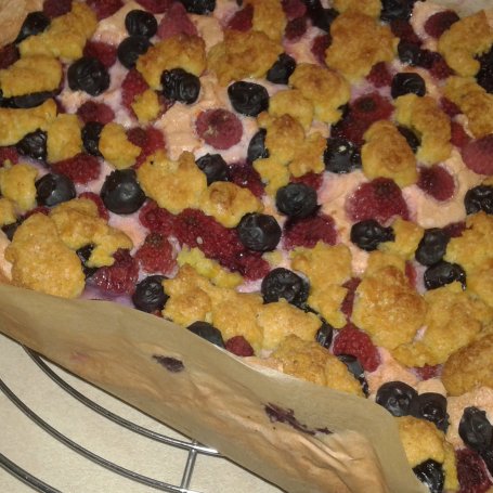 Krok 12 - Ciasto kruche z malinami i borówkami amerykańskimi foto
