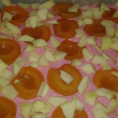 Krok 5 - Ciasto kruche z owocami i pianką truskawkową foto