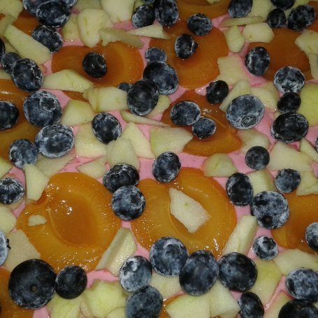 Krok 6 - Ciasto kruche z owocami i pianką truskawkową foto