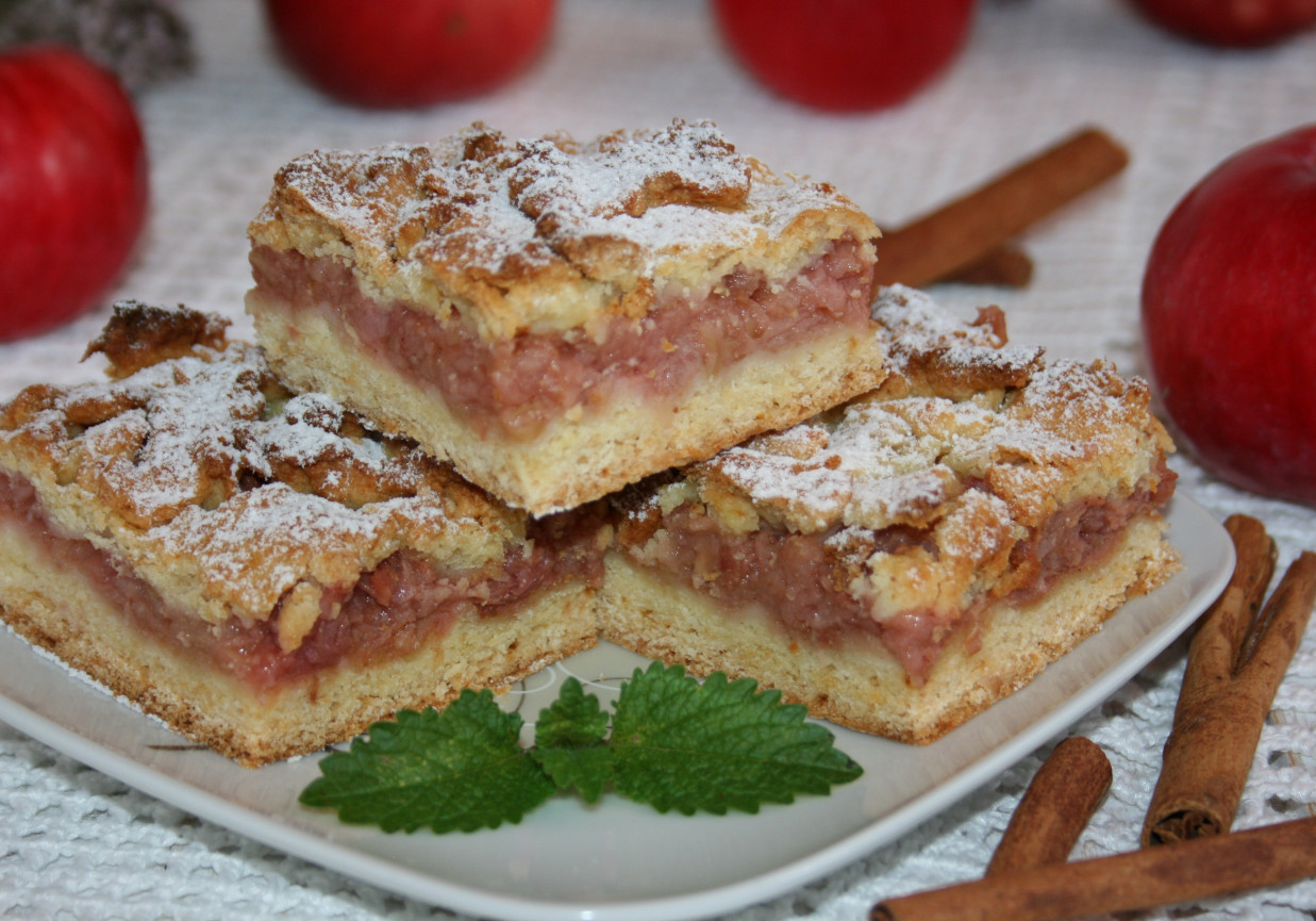 Ciasto krucho - drożdżowe z jabłkami foto