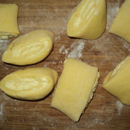 Krok 4 - Ciasto krucho drożdżowe z serem i jabłkiem  foto
