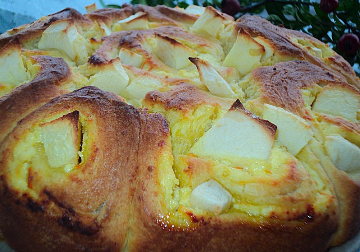 Ciasto krucho drożdżowe z serem i jabłkiem  foto