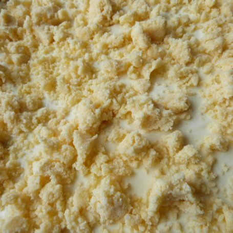 Krok 10 - Ciasto krucho-drożdżowe z serem i kruszonką foto