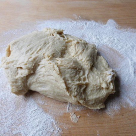 Krok 8 - Ciasto krucho-drożdżowe z serem i kruszonką foto