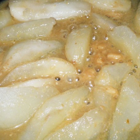 Krok 2 - Ciasto kukurydziane z gruszkami - z patelni foto