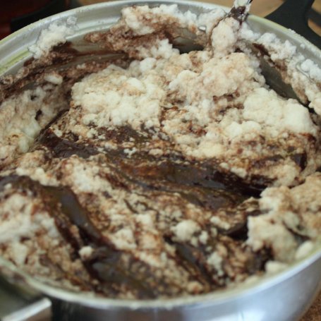 Krok 3 - Ciasto łaciaty murzynek z czekoladowym ganache foto