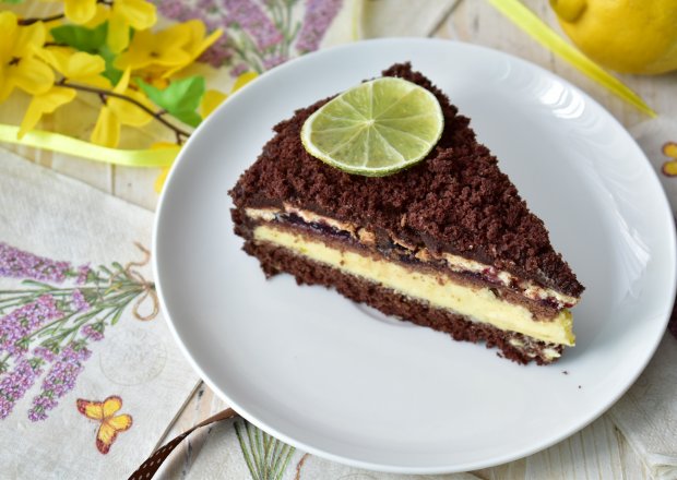 Fotografia przedstawiająca ciasto limonkowo czekoladowe