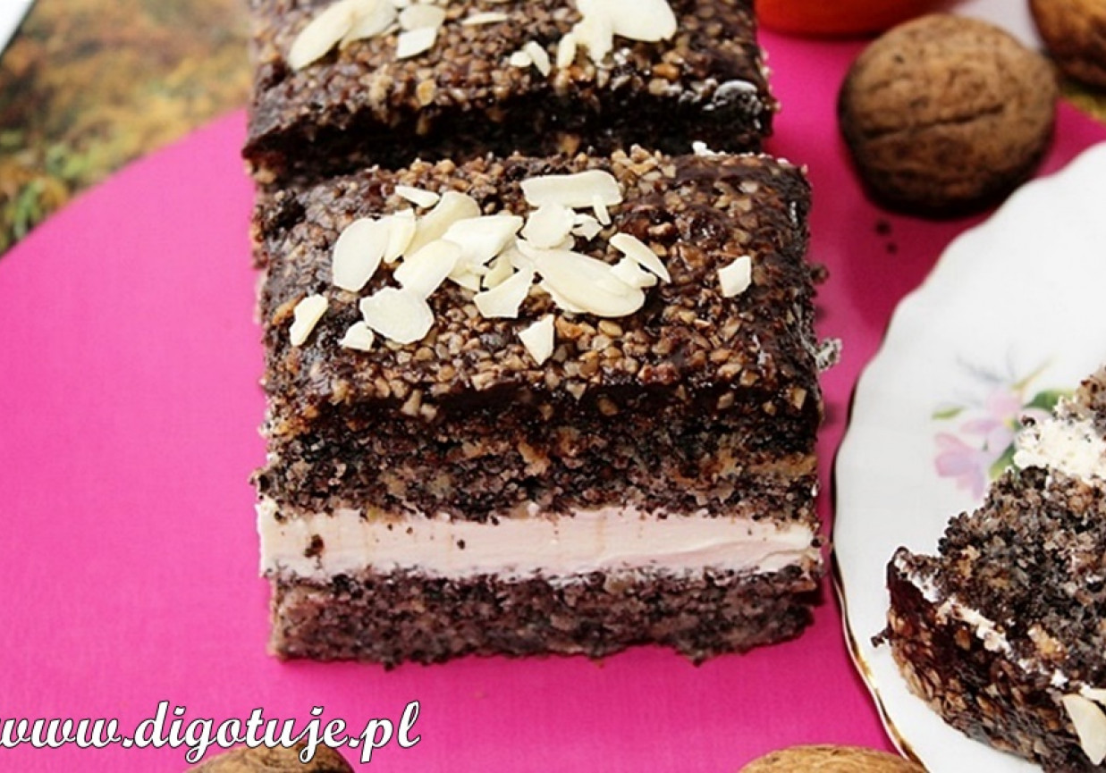Ciasto makowe z czekoladą, migdałami i kremem mascarpone (tort) foto