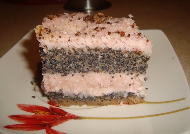 Fotografia przedstawiająca Ciasto makowe z masą wiórkową