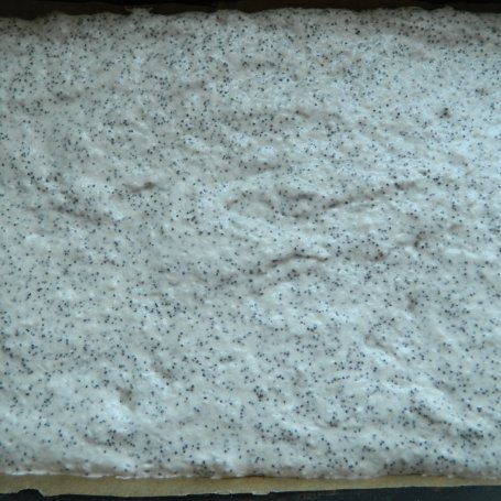 Krok 3 - Ciasto makowo-kokosowe z delicjami foto