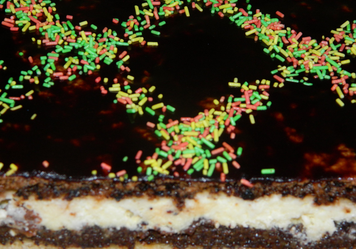 Ciasto makowo-serowo-orzechowe na kruchym spodzie foto