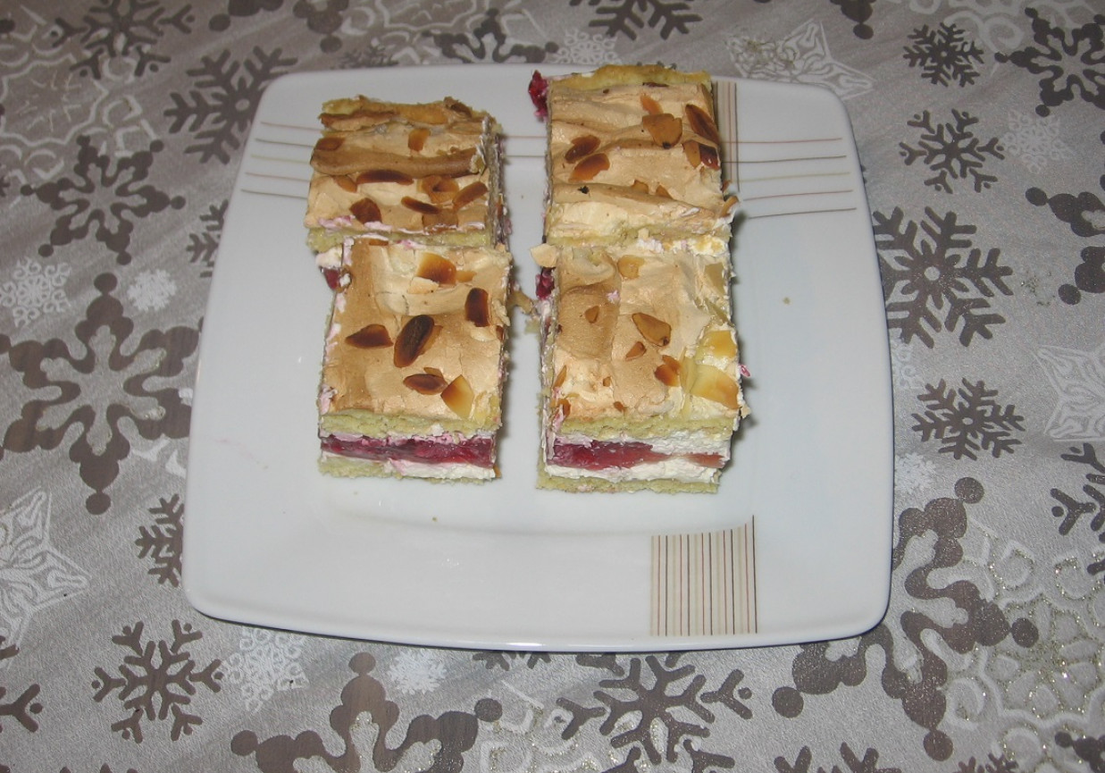 Ciasto malinowa chmurka foto