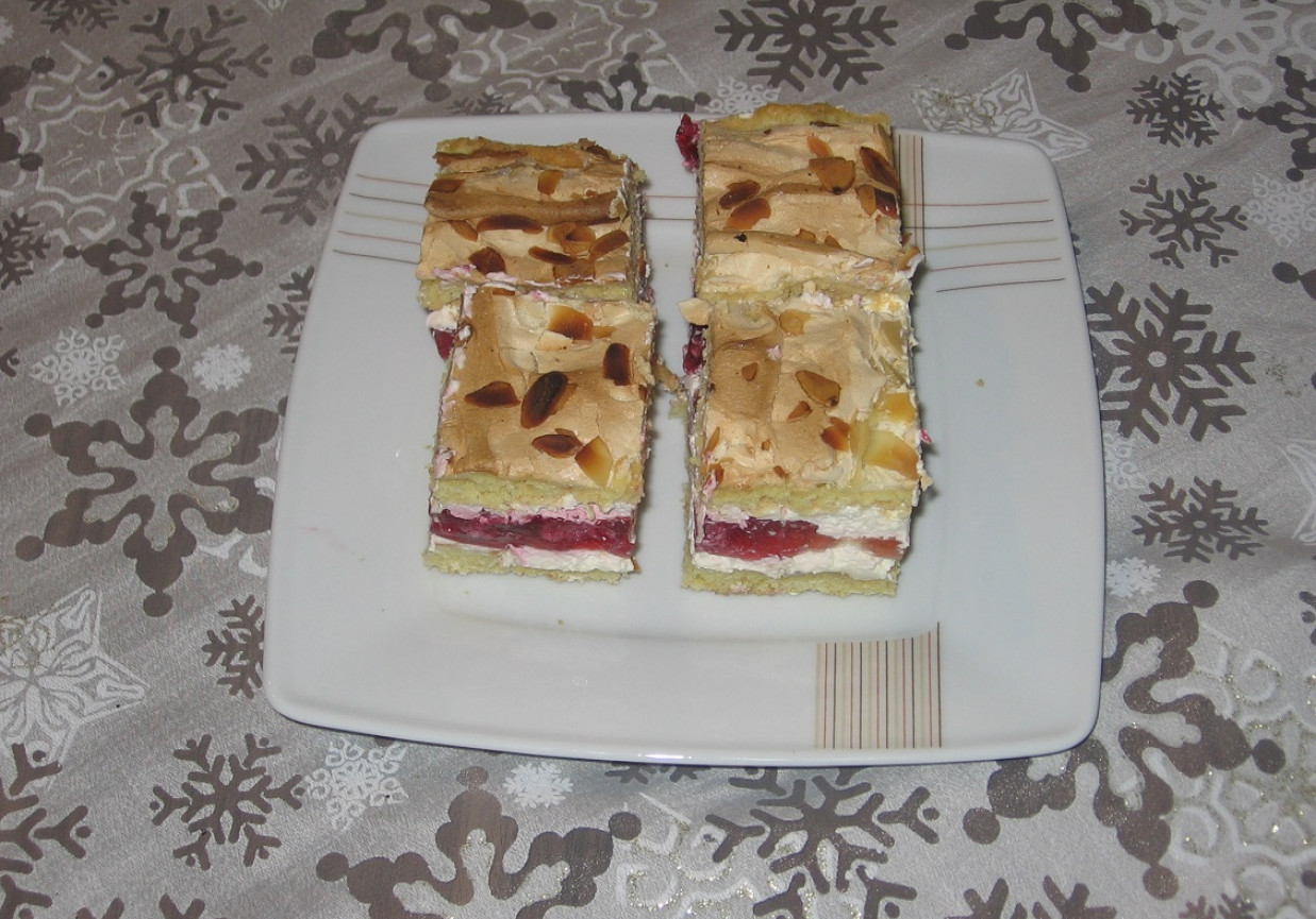 Ciasto malinowa chmurka foto