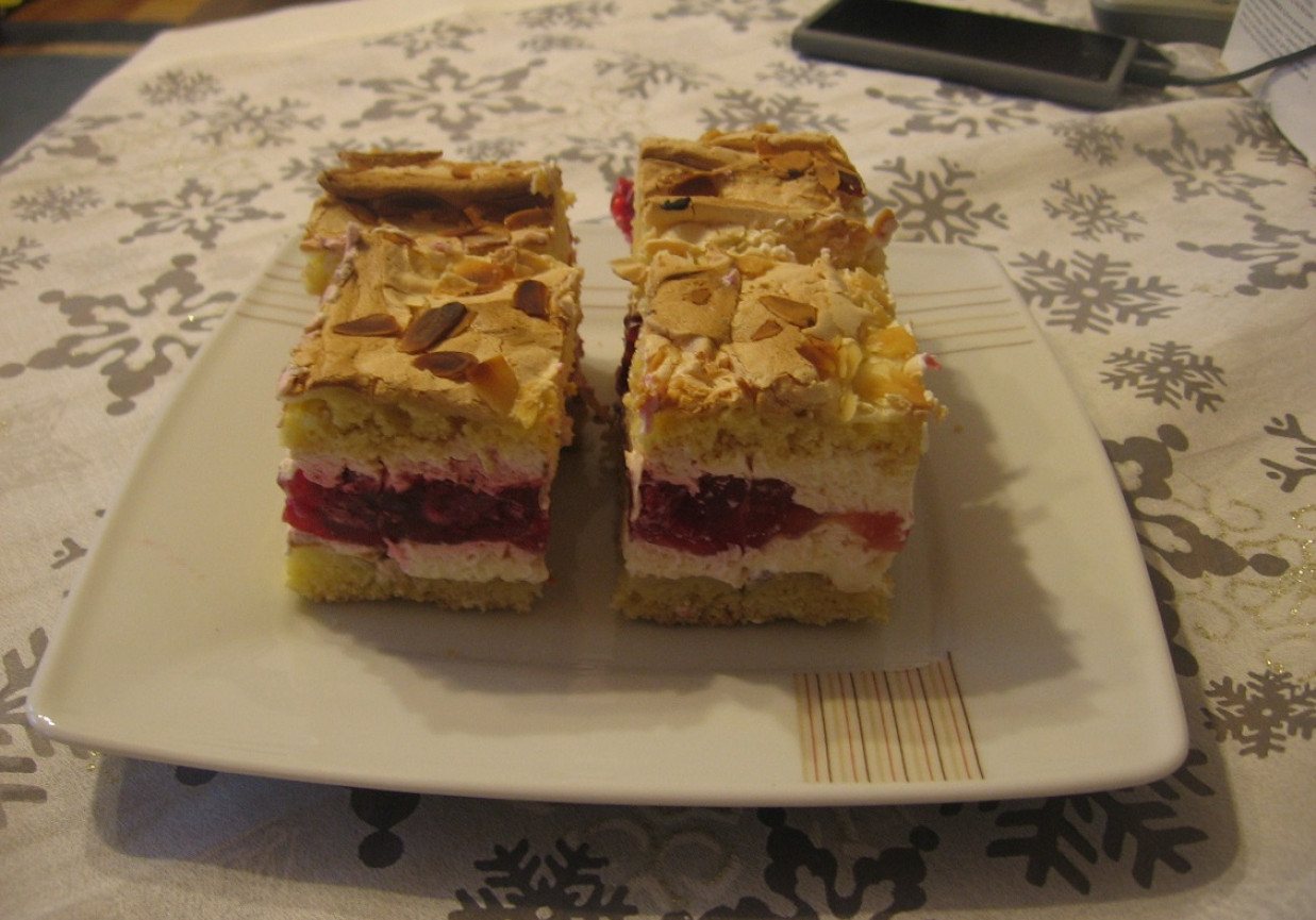 Ciasto malinowa chmurka foto