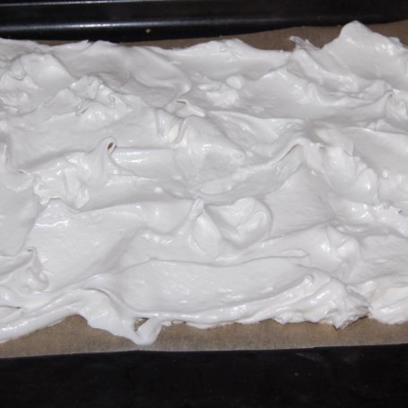 Krok 2 - Ciasto "malinowa chmurka" foto