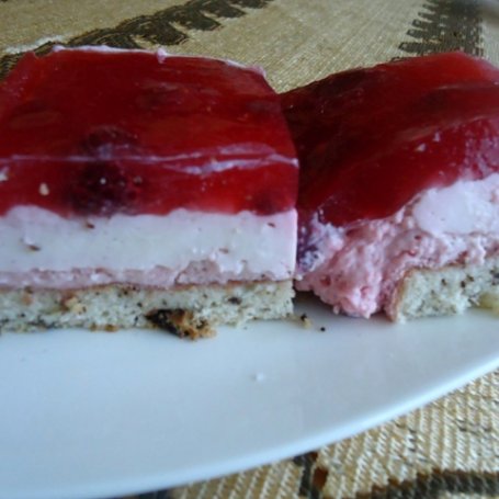 Krok 3 - Ciasto malinowe z galaretką foto
