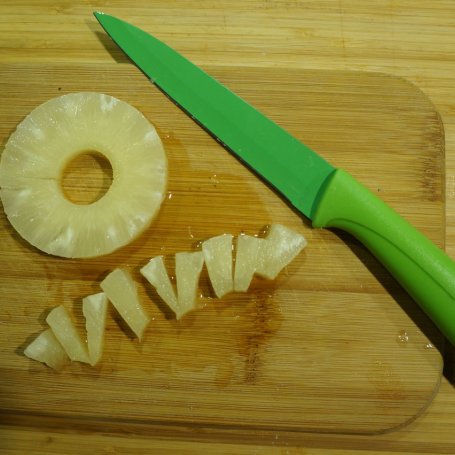 Krok 1 - Ciasto marchewkowe z ananasem i orzechami foto