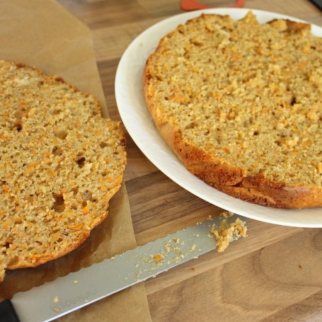 Krok 4 - Ciasto marchewkowe z batatem i kremem różanym foto