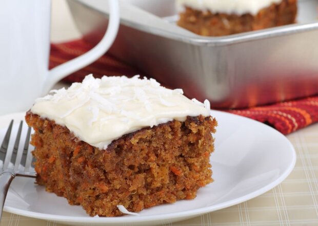 Fotografia przedstawiająca Ciasto marchewkowe z budyniem