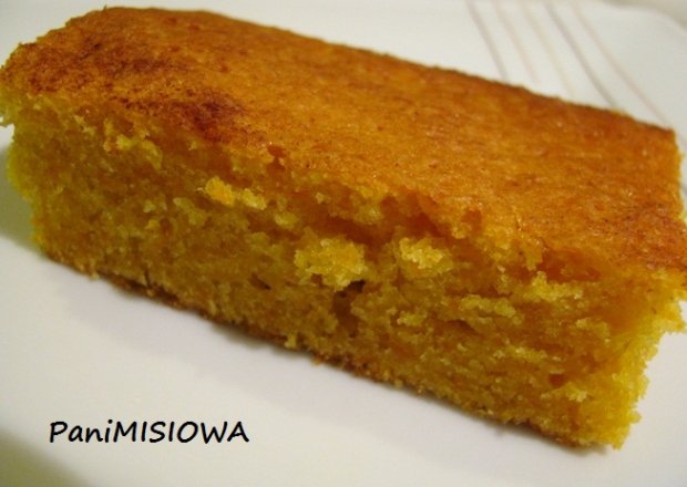Fotografia przedstawiająca Ciasto marchewkowe z cynamonem