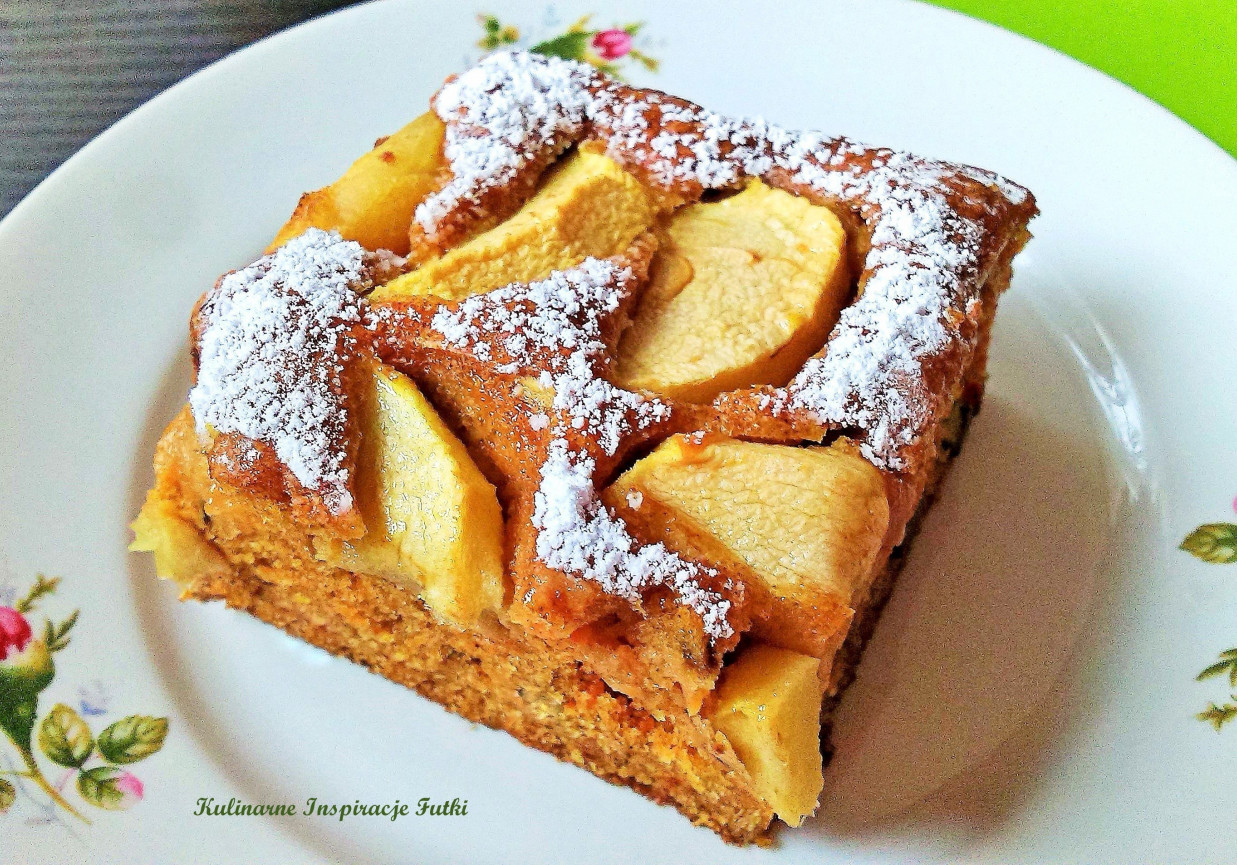 Ciasto marchewkowe z jabłkami foto