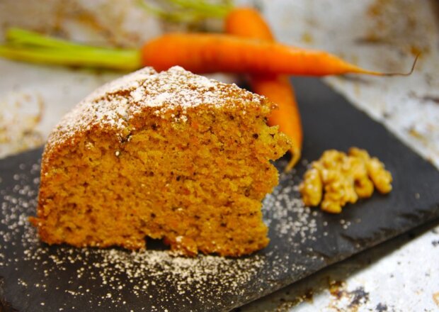 Fotografia przedstawiająca Ciasto marchewkowe z kakao