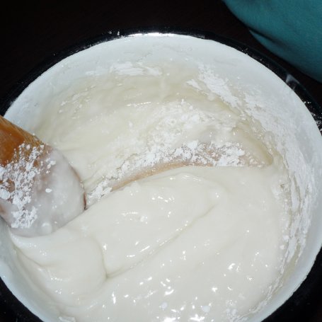 Krok 7 - Ciasto marchewkowe z orzechami i rodzynkami foto
