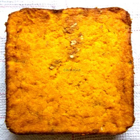 Krok 5 - ciasto marchewkowe z orzechami włoskimi (bez mąki) foto
