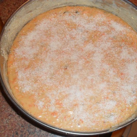 Krok 7 - Ciasto marchewkowe z orzechami foto