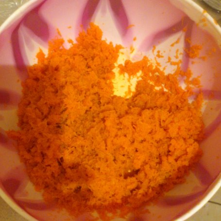 Krok 1 - Ciasto marchewkowe z polewą serkową  foto