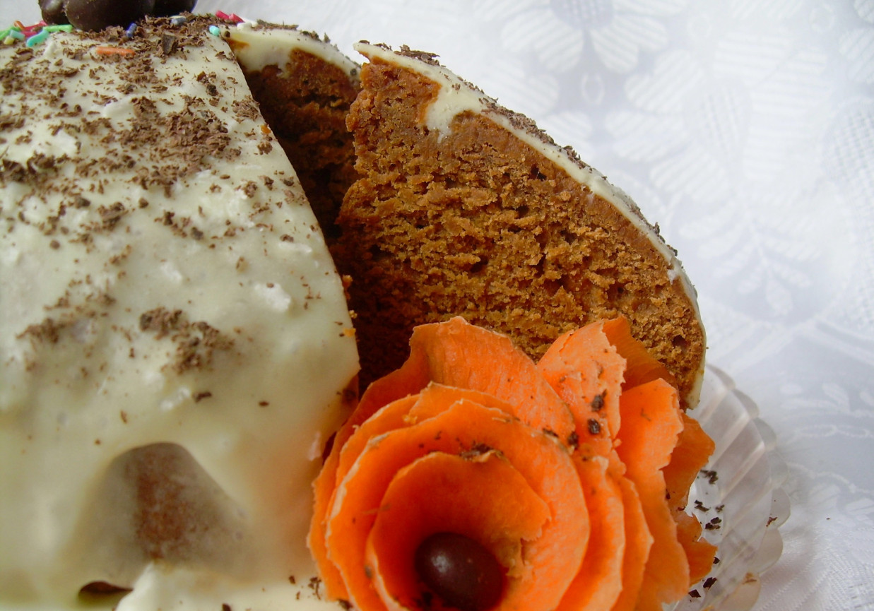 Ciasto marchewkowe z polewą serkową  foto