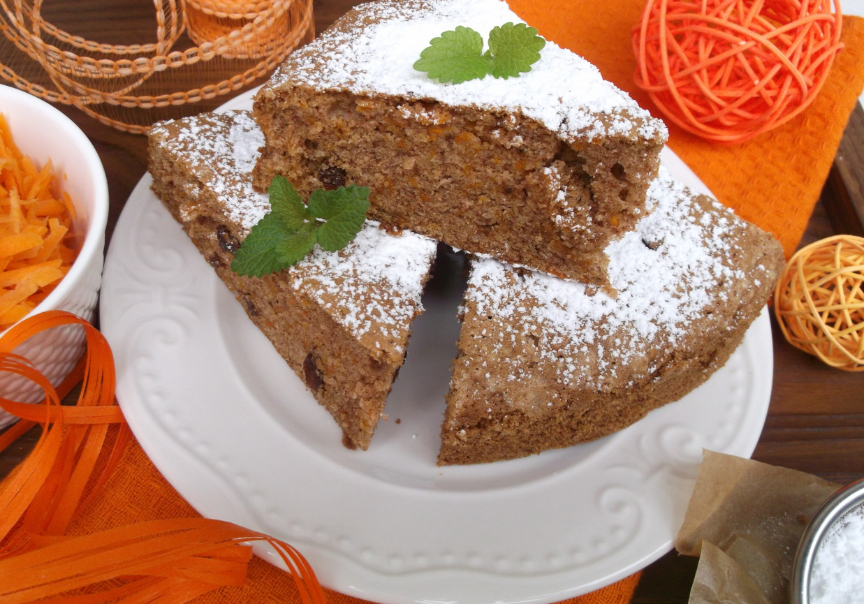 Ciasto marchewkowe z korzennymi przyprawami foto