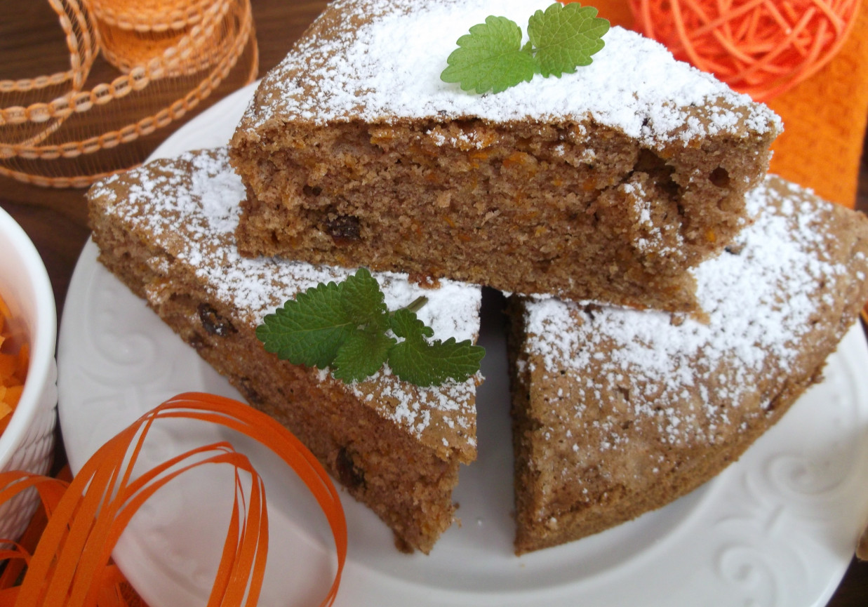 Ciasto marchewkowe z korzennymi przyprawami foto