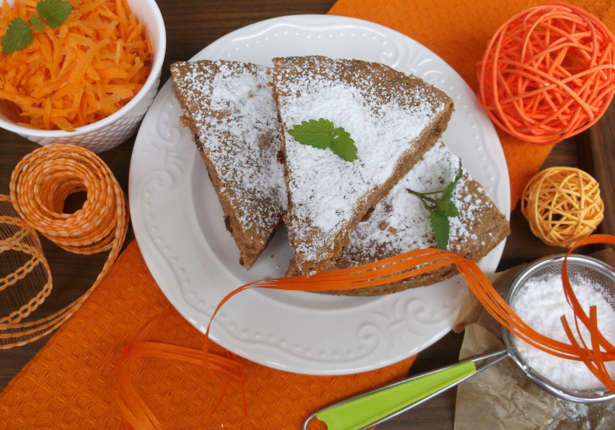 Ciasto marchewkowe z korzennymi przyprawami foto