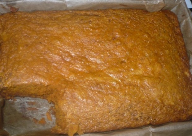 Fotografia przedstawiająca ciasto marchewkowe