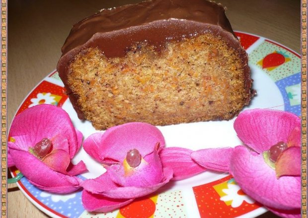 Fotografia przedstawiająca Ciasto marchewkowo czekoladowe