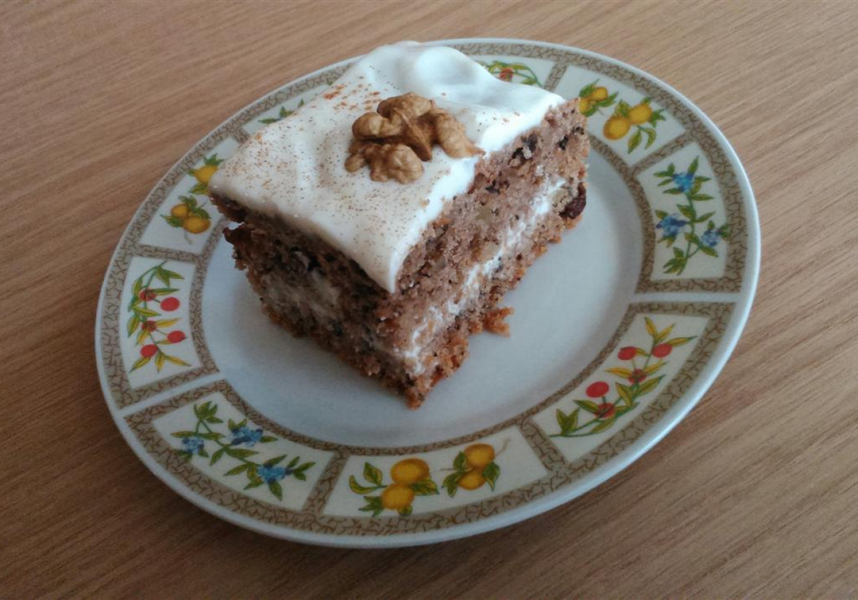 Ciasto marchewkowo-orzechowe foto