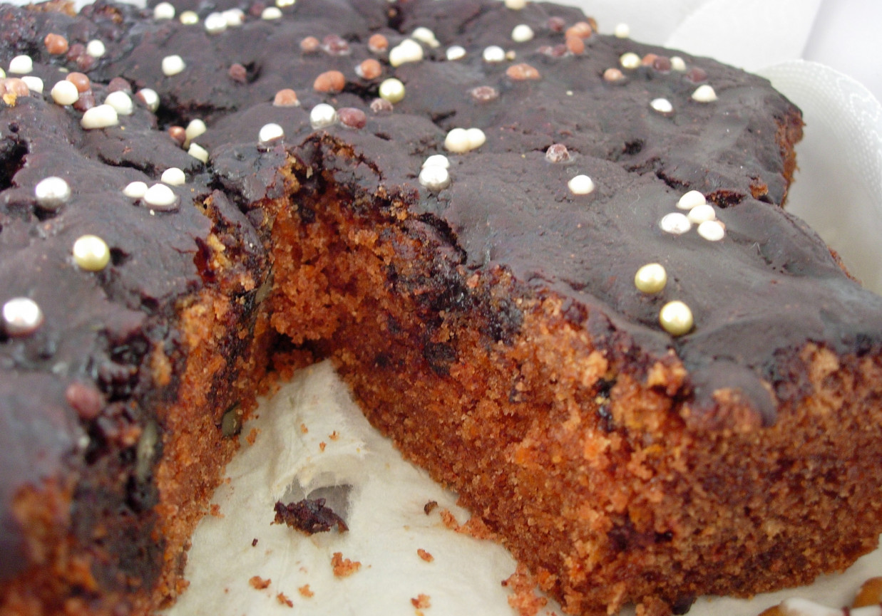Ciasto marchewkowo-orzechowe z polewą foto