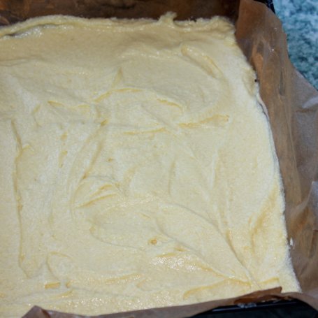 Krok 2 - Ciasto maślane z truskawkami foto
