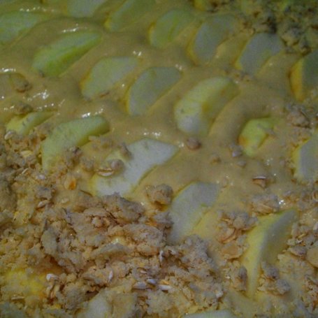 Krok 5 - Ciasto maślankowe na maśle - z jabłkami i kruszonką owsianą foto