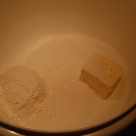 Krok 1 - Ciasto maslankowe z borówką amerykańską foto