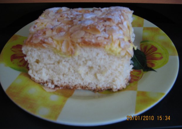 Fotografia przedstawiająca ciasto migdałowe
